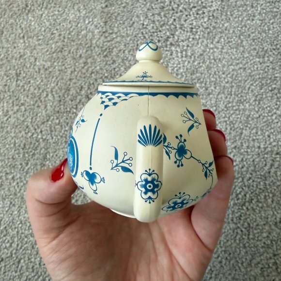 Hallmark 2010 Keepsake Alice in Wonderland Back to Wonderland Teapot Ornament - Picture 7 of 9